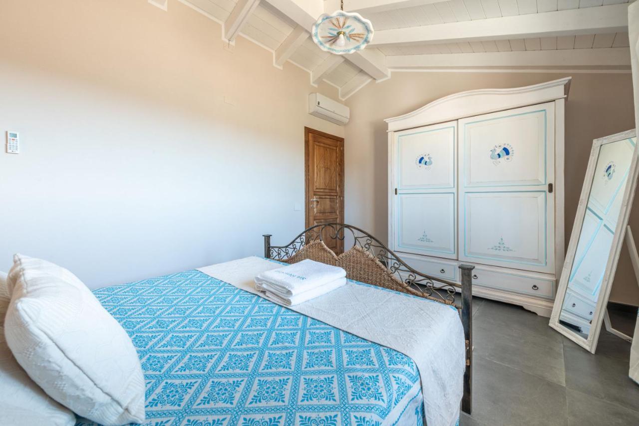 Villa Sa Rocca Junior & Suite Chia Εξωτερικό φωτογραφία