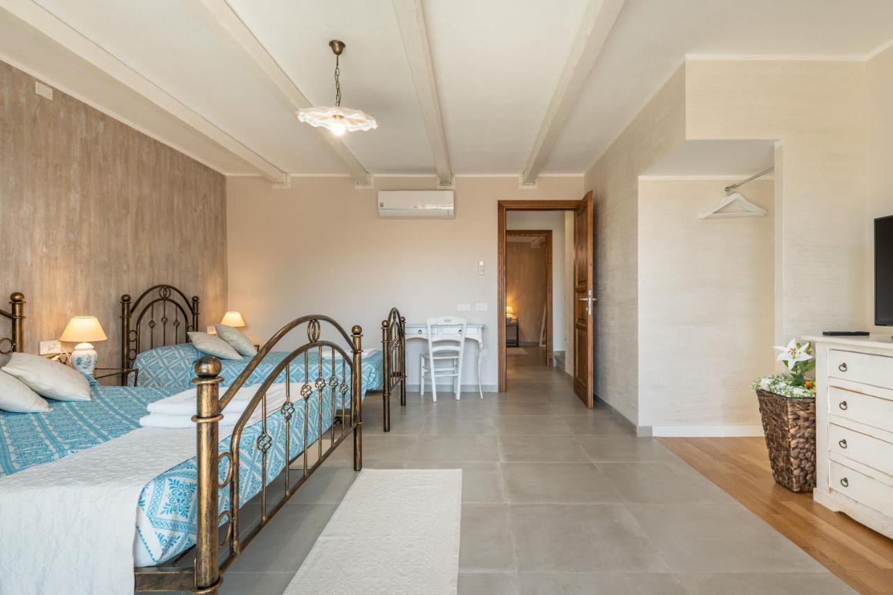 Villa Sa Rocca Junior & Suite Chia Εξωτερικό φωτογραφία