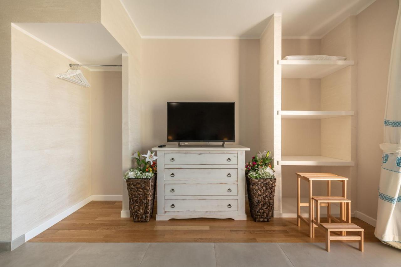 Villa Sa Rocca Junior & Suite Chia Εξωτερικό φωτογραφία