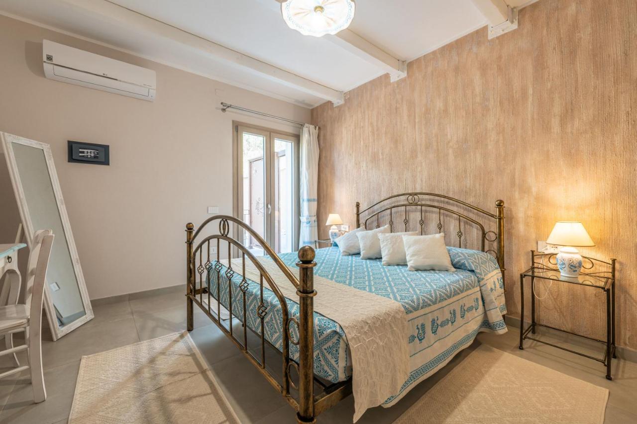 Villa Sa Rocca Junior & Suite Chia Εξωτερικό φωτογραφία